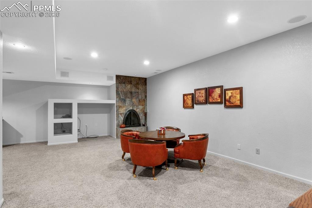 Image 35 of 50: Dining Area