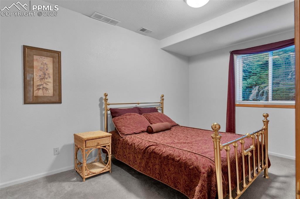 Image 38 of 50: Bedroom