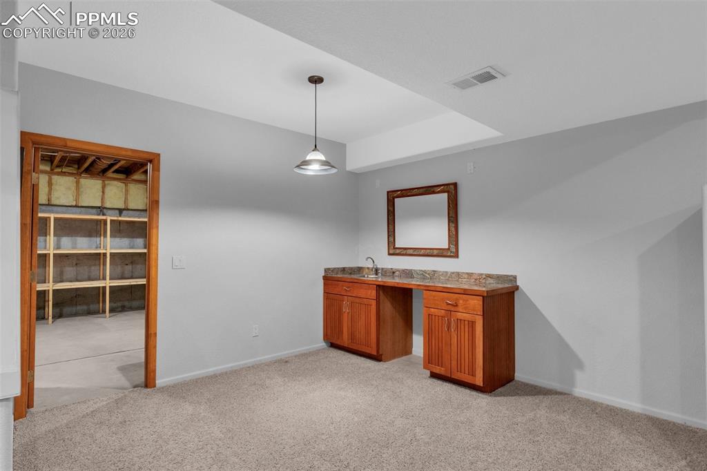 Image 39 of 50: Office