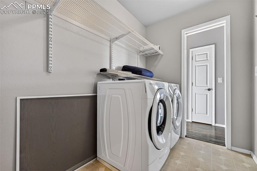 Image 25 of 50: Laundry