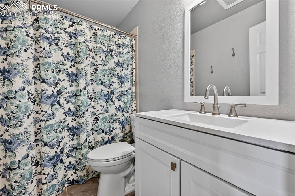 Image 34 of 50: Bathroom