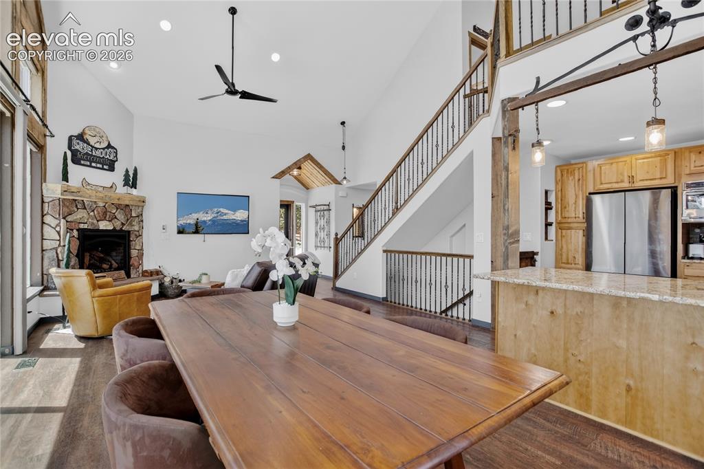 Image 8 of 28: Abundant natural light