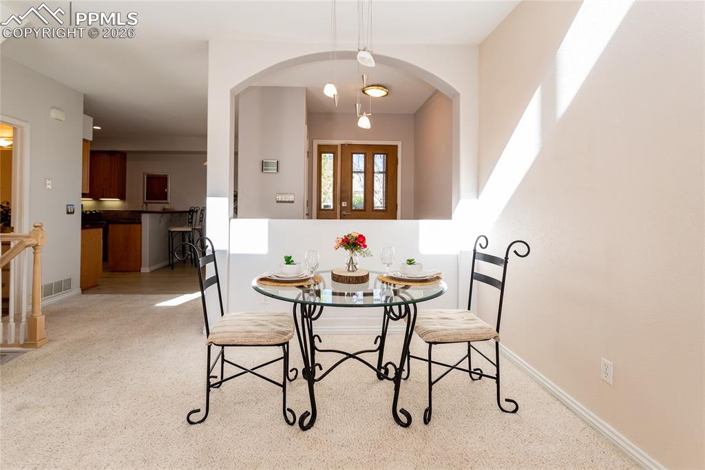 Image 15 of 45: Dining Area