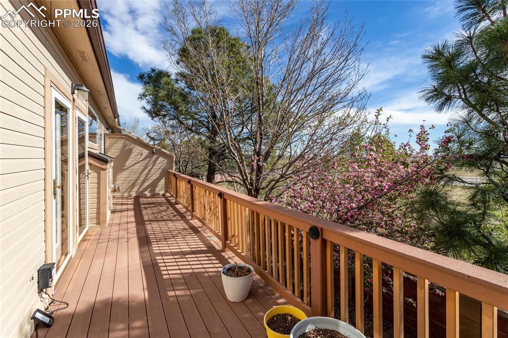 Image 18 of 45: Balcony