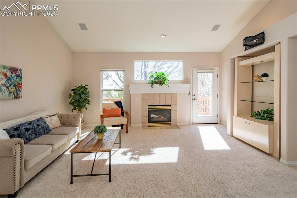 Image 20 of 45: Living Room