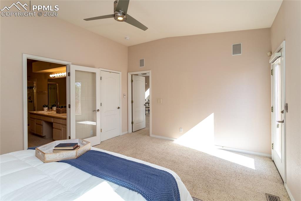 Image 22 of 45: Bedroom