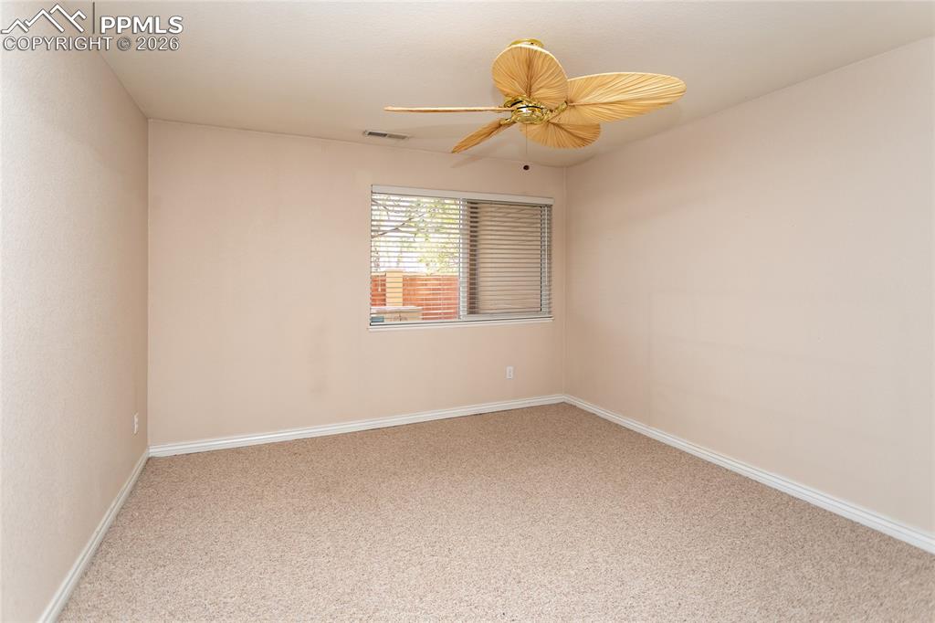 Image 37 of 45: Bedroom