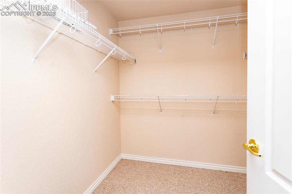 Image 39 of 45: Closet