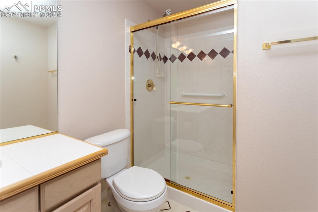 Image 40 of 45: Bathroom