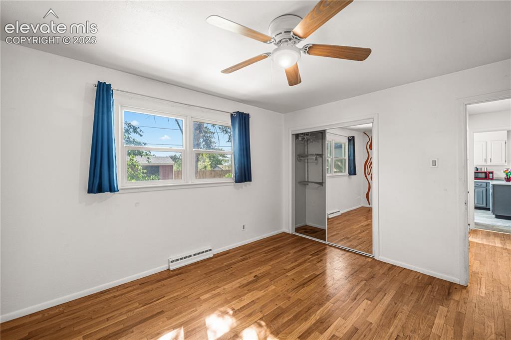 Image 10 of 40: Bedroom