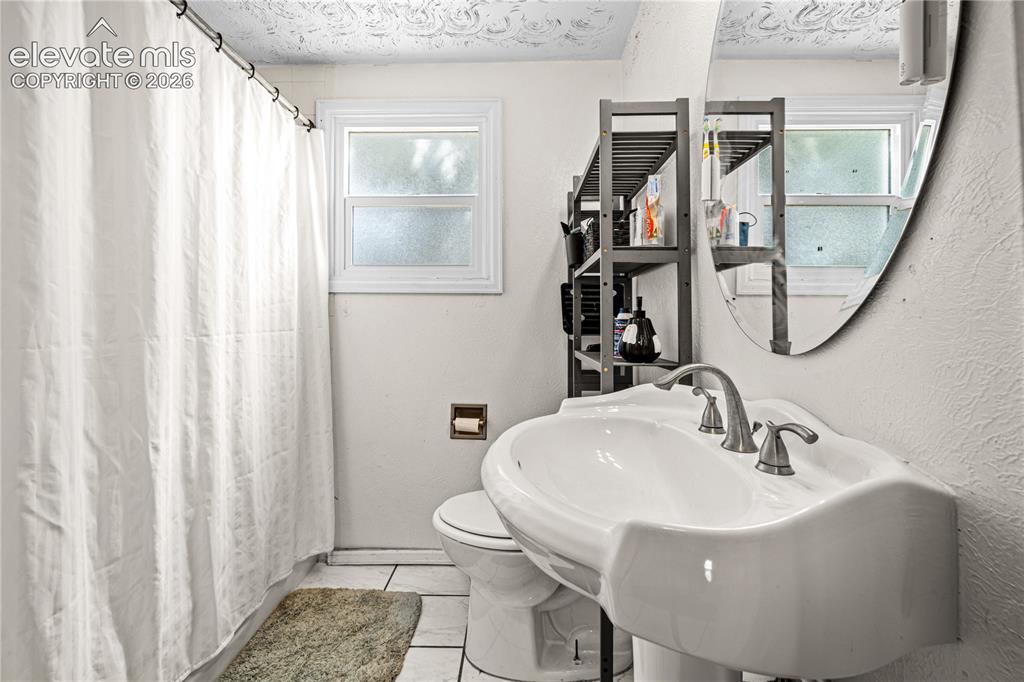 Image 20 of 40: Bathroom