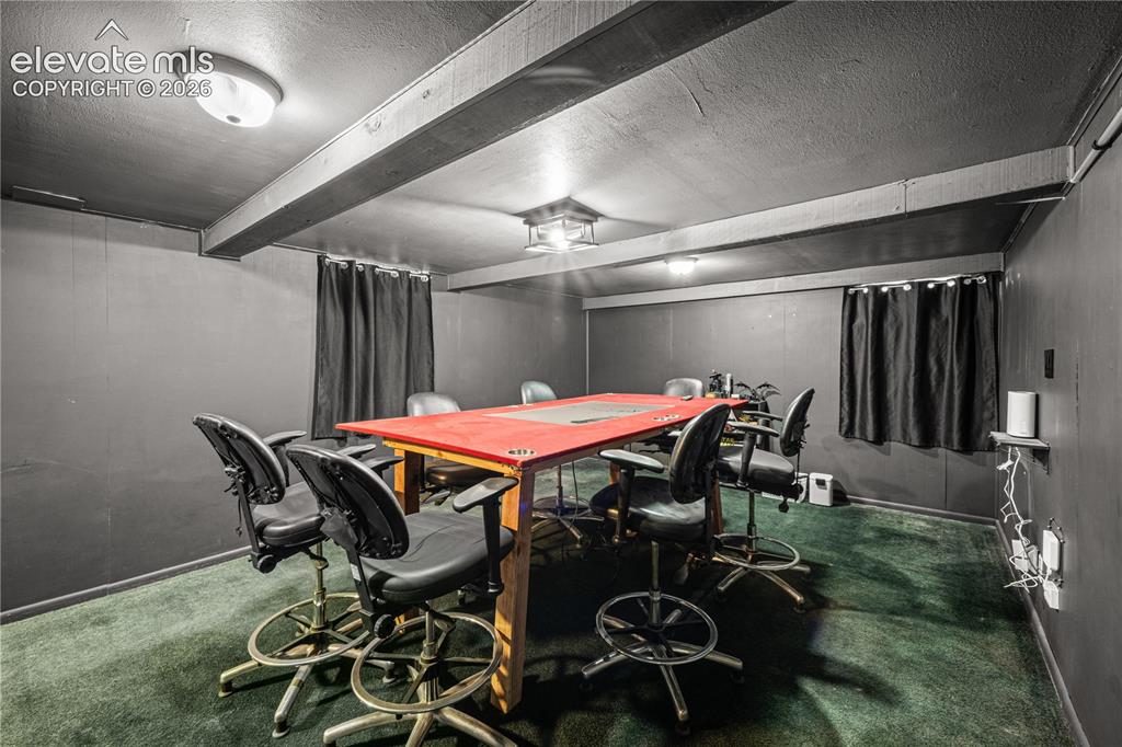 Image 23 of 40: Dining Area