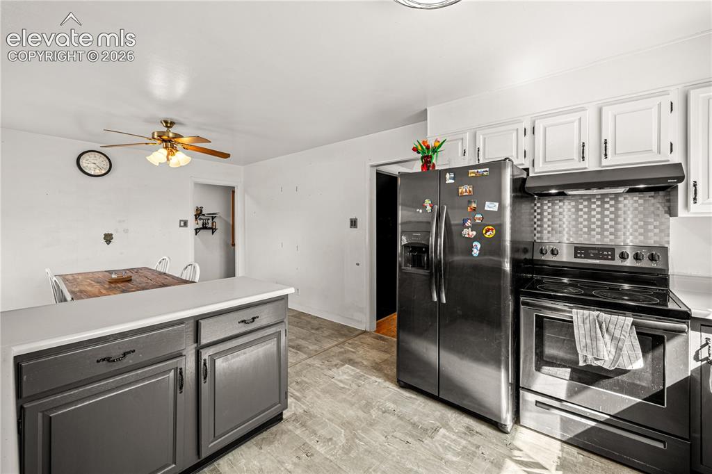 Image 5 of 40: Kitchen