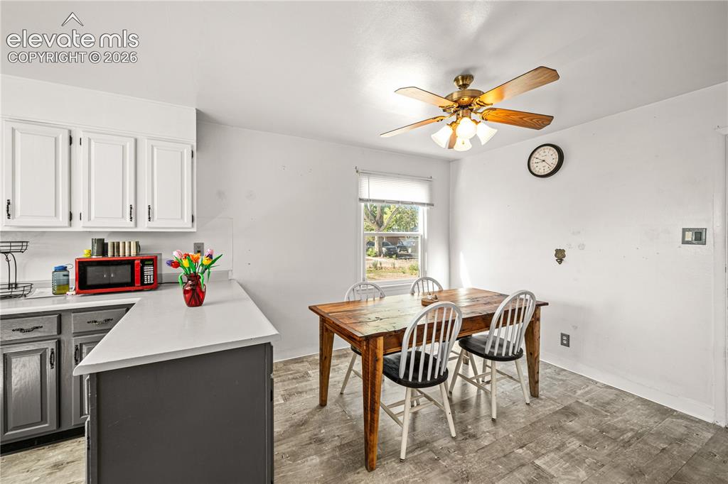 Image 7 of 40: Dining Area
