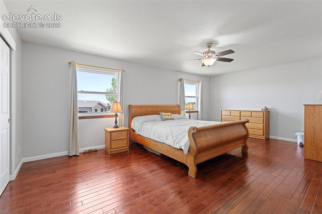 Image 14 of 50: Master bedroom