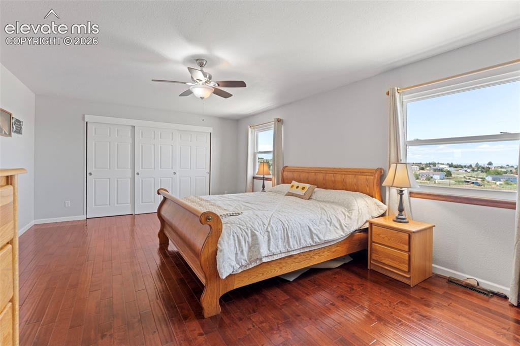 Image 15 of 50: Master bedroom