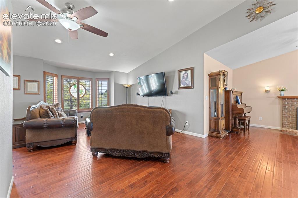 Image 5 of 50: Main floor living room