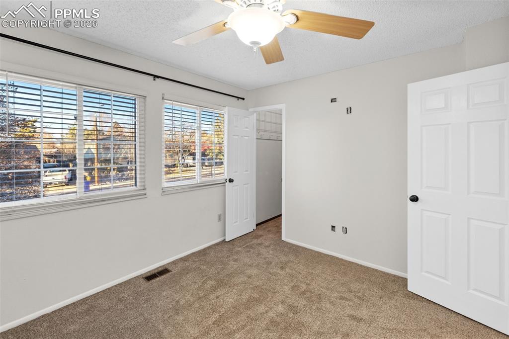 Image 17 of 40: Bedroom