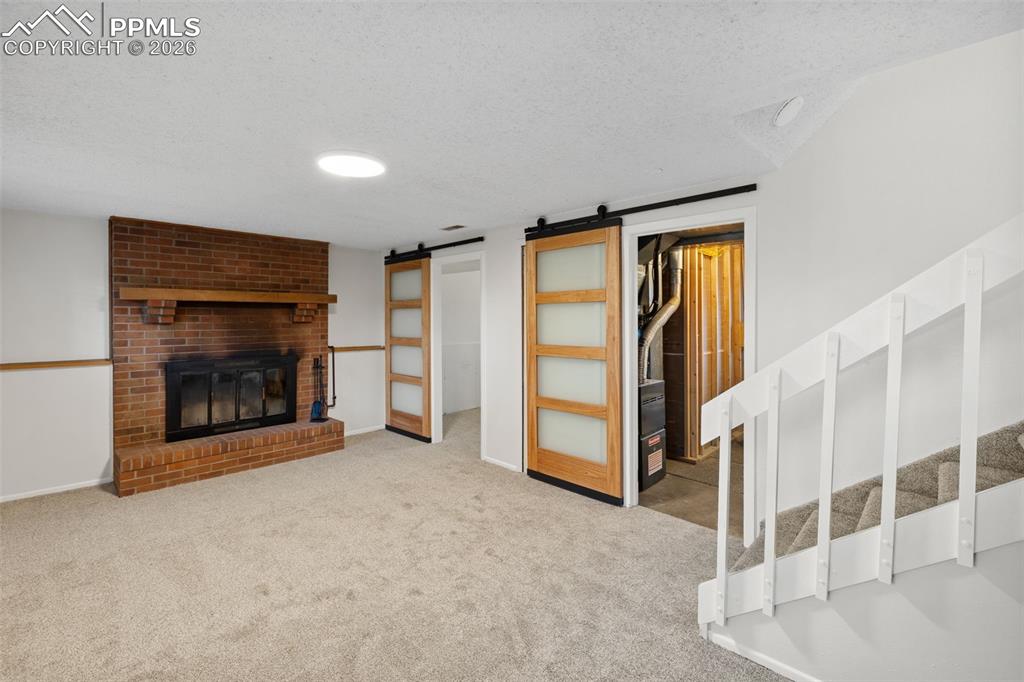 Image 29 of 40: Living Room