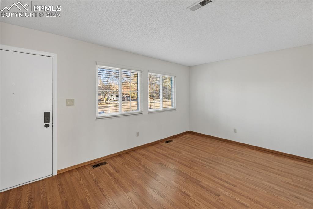 Image 6 of 40: Entry