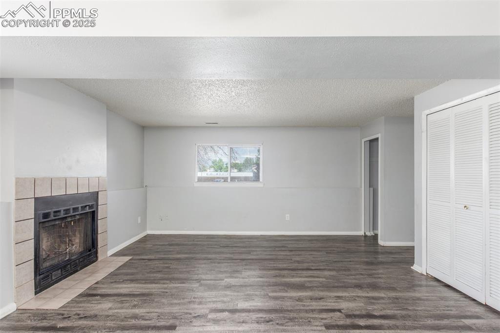 Image 11 of 39: Living Room