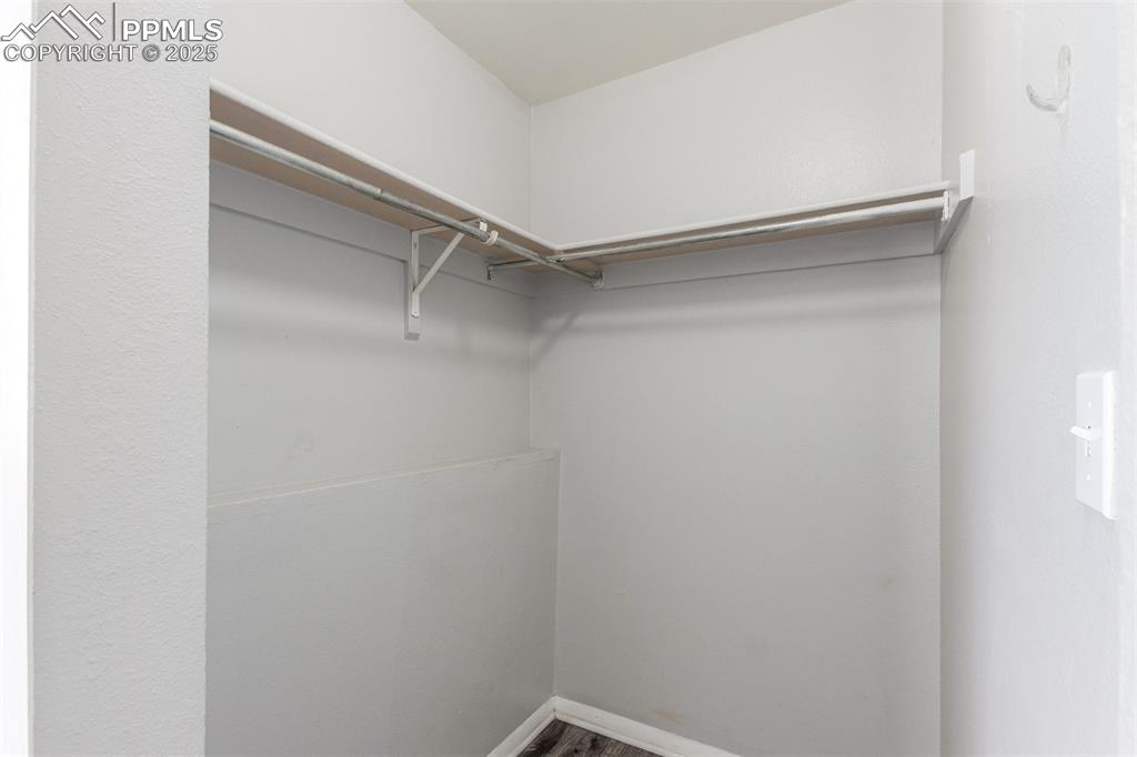 Image 21 of 39: Closet