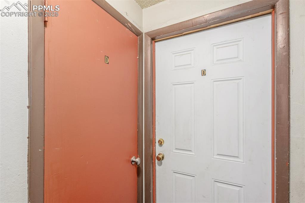 Image 7 of 39: Entry
