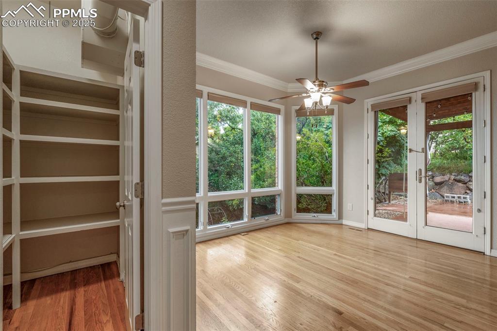 Image 16 of 49: Pantry