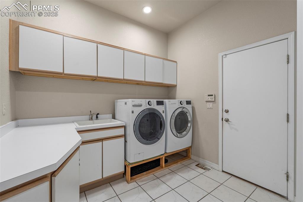 Image 19 of 49: Laundry