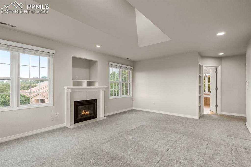 Image 23 of 49: Master Bedroom