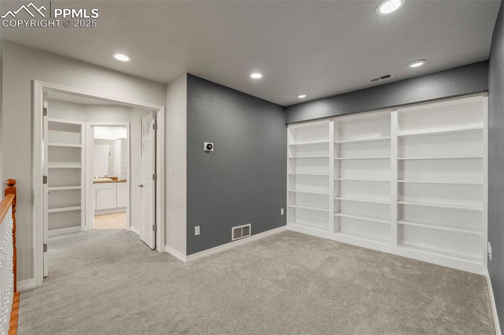 Image 27 of 49: Loft