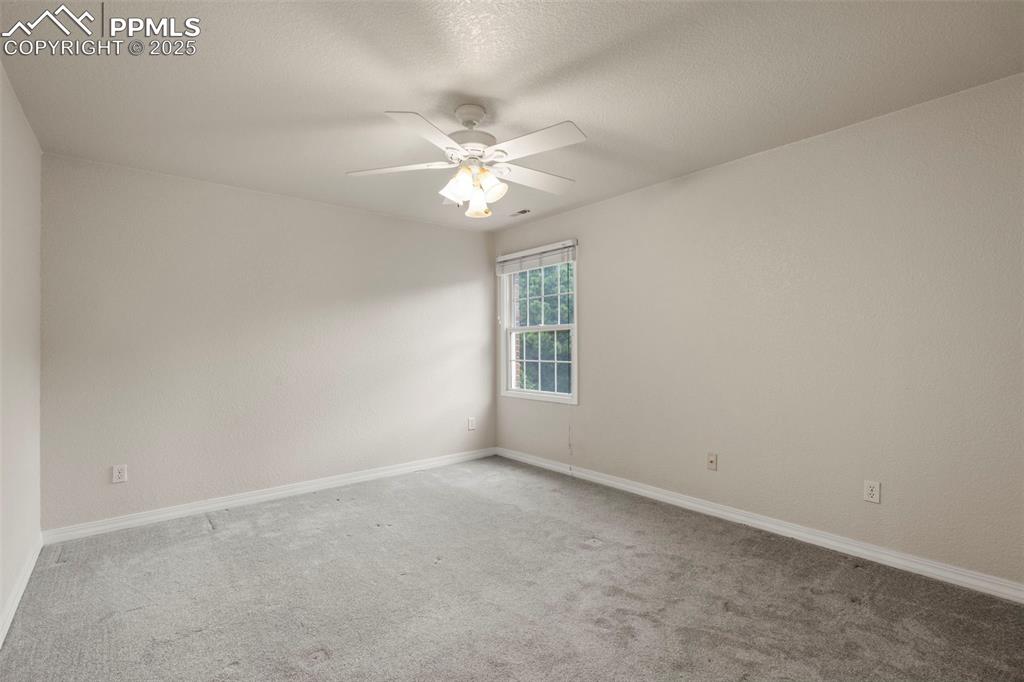 Image 34 of 49: Bedroom