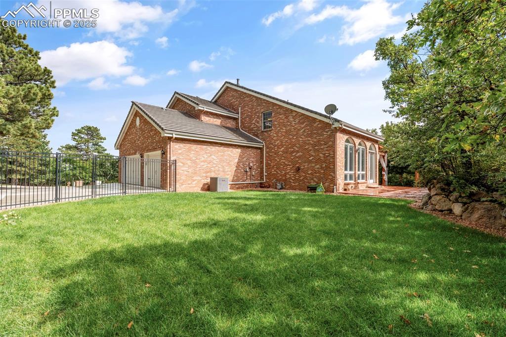 Image 49 of 49: Yard