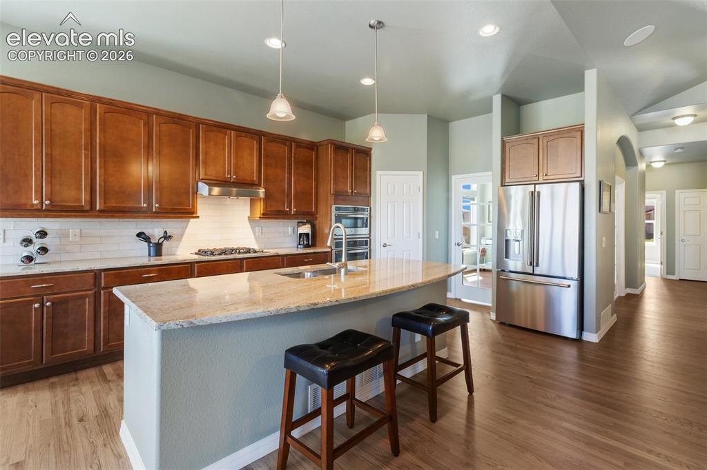 Image 16 of 49: Kitchen