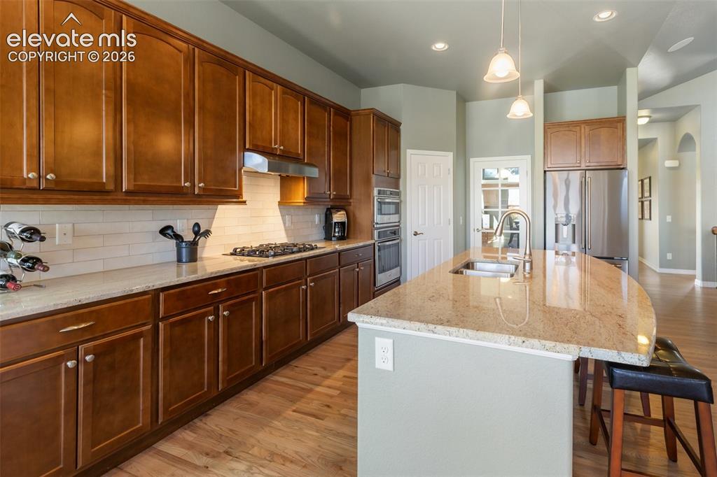 Image 17 of 49: Kitchen