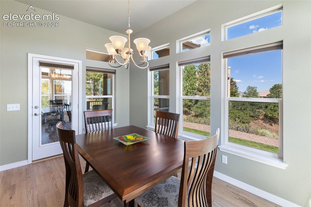 Image 21 of 49: Dining Area