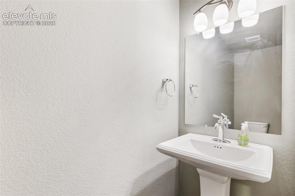 Image 41 of 49: Bathroom
