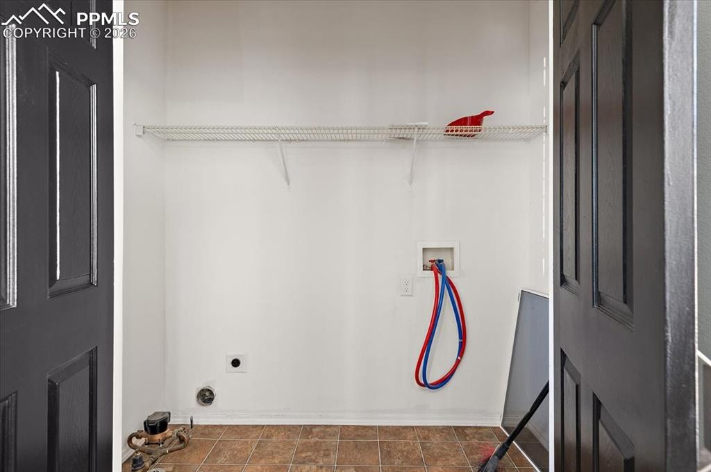 Image 14 of 18: Electric Hook-ups for washer and dryer. 