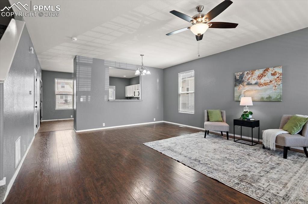 Image 3 of 18: Living Room