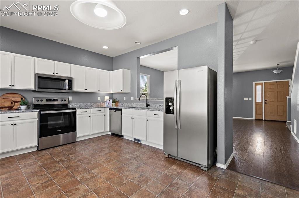 Image 5 of 18: Kitchen