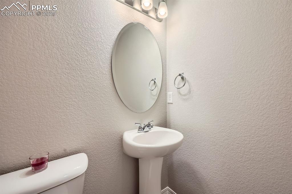 Image 5 of 12: Bathroom
