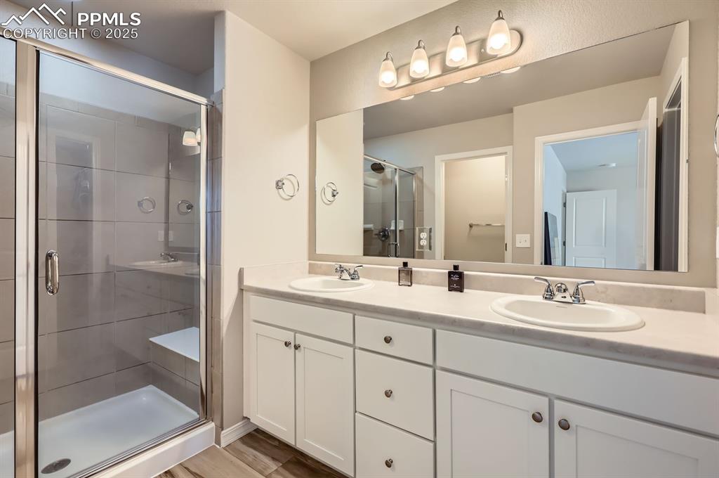 Image 7 of 12: Bathroom