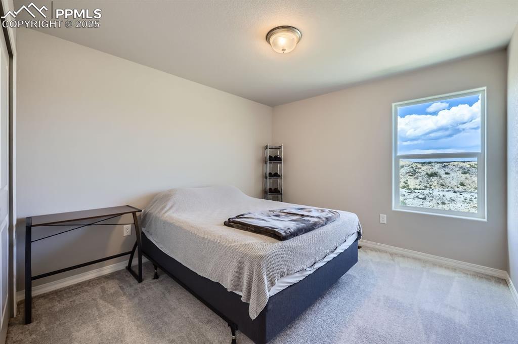 Image 9 of 12: Bedroom