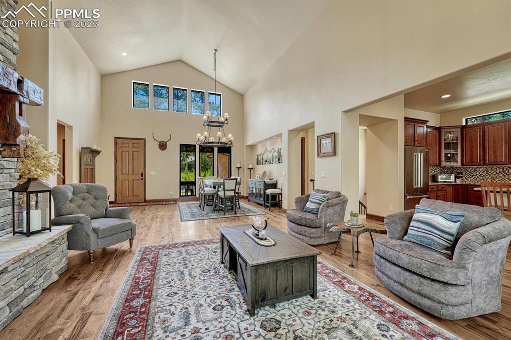 Image 11 of 50: Living Room