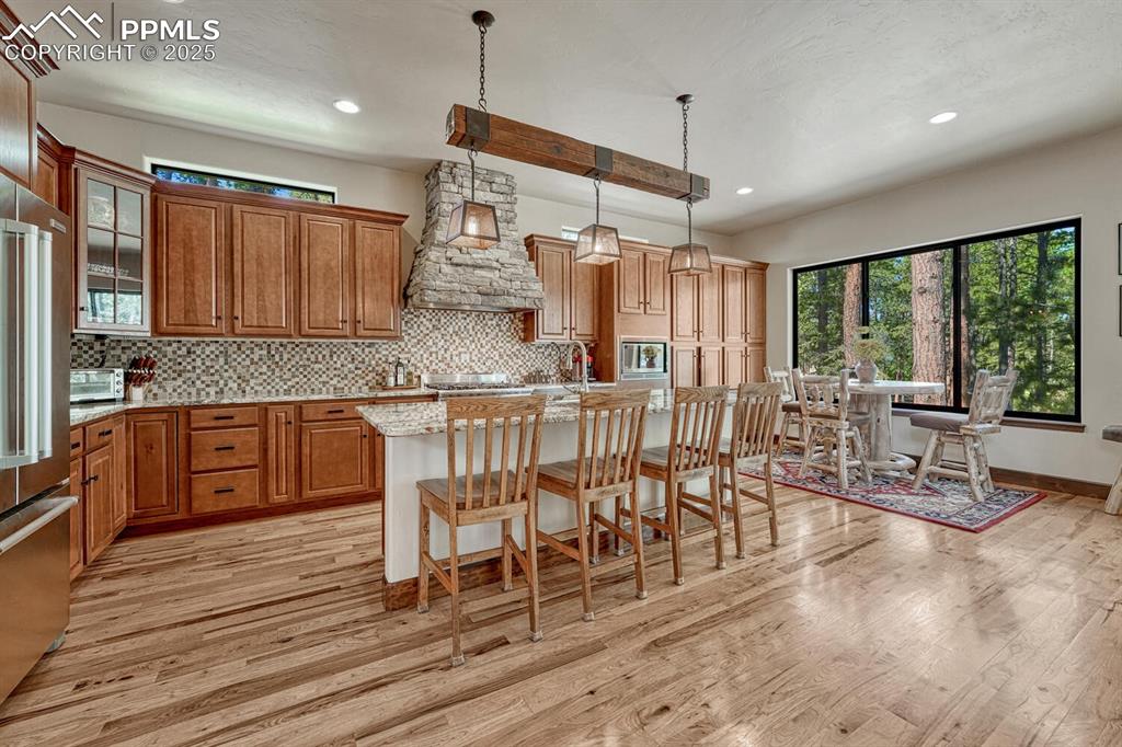 Image 14 of 50: Kitchen