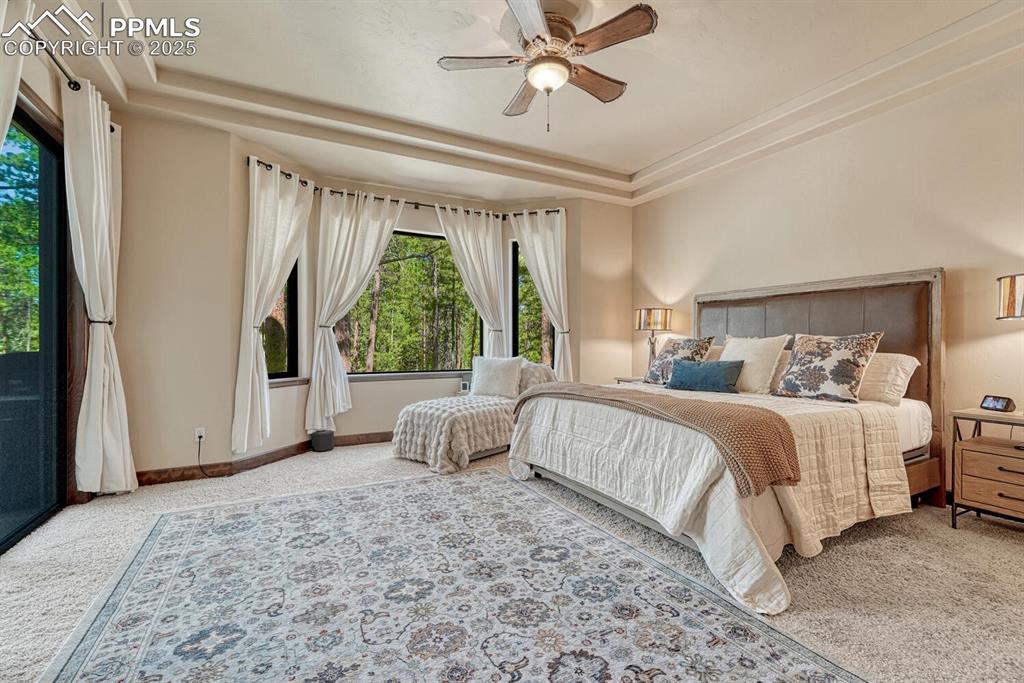 Image 19 of 50: Bedroom