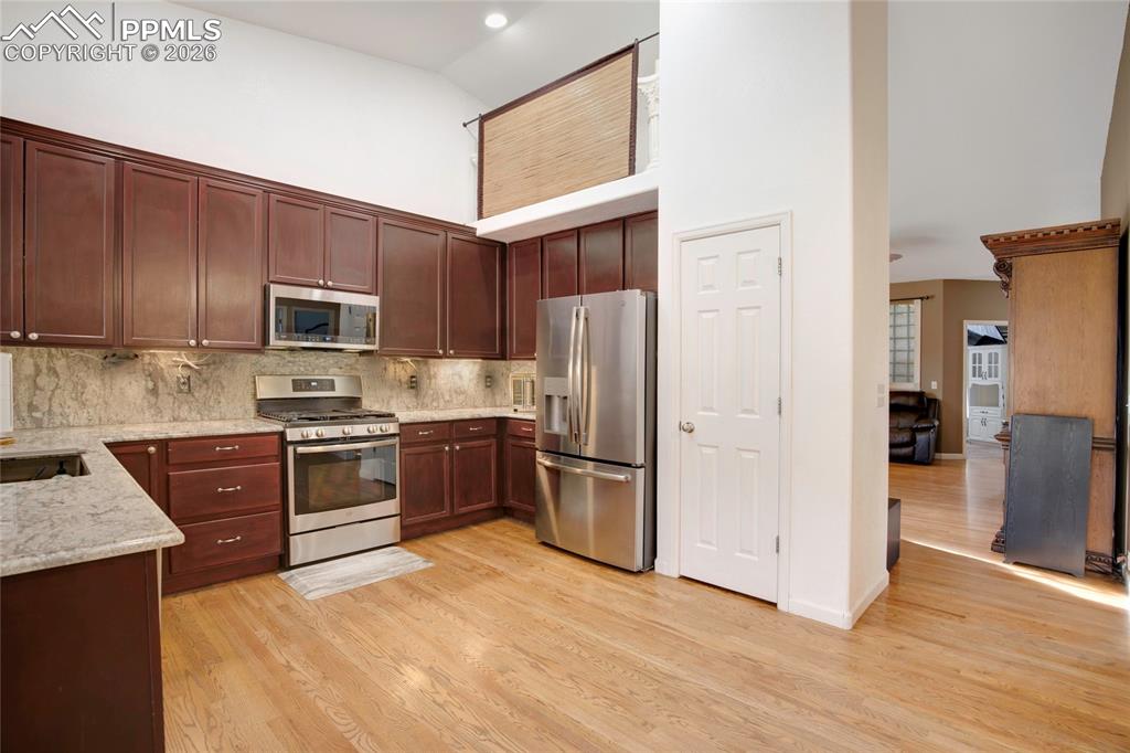 Image 11 of 36: Kitchen