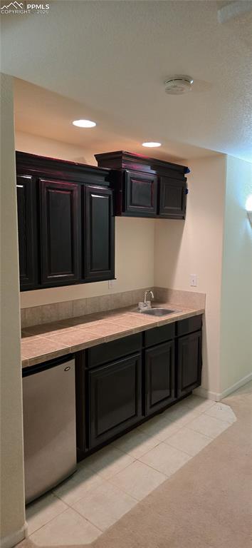 Image 26 of 36: Wet bar