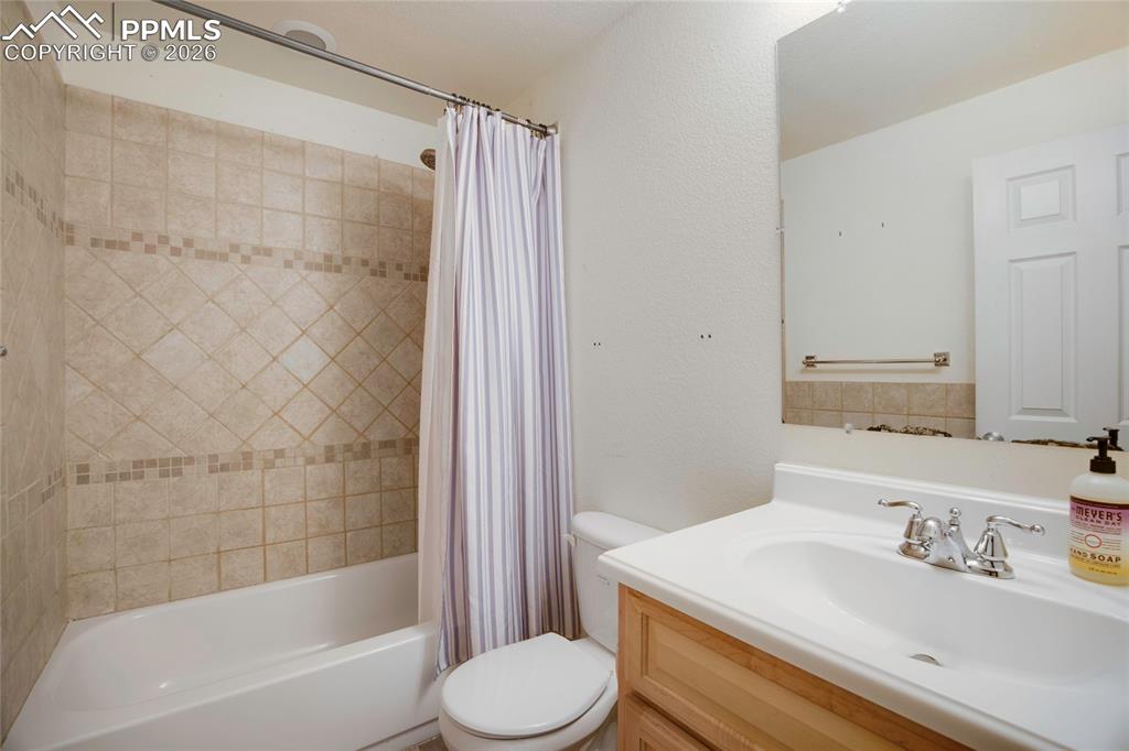 Image 33 of 36: Basement bathroom