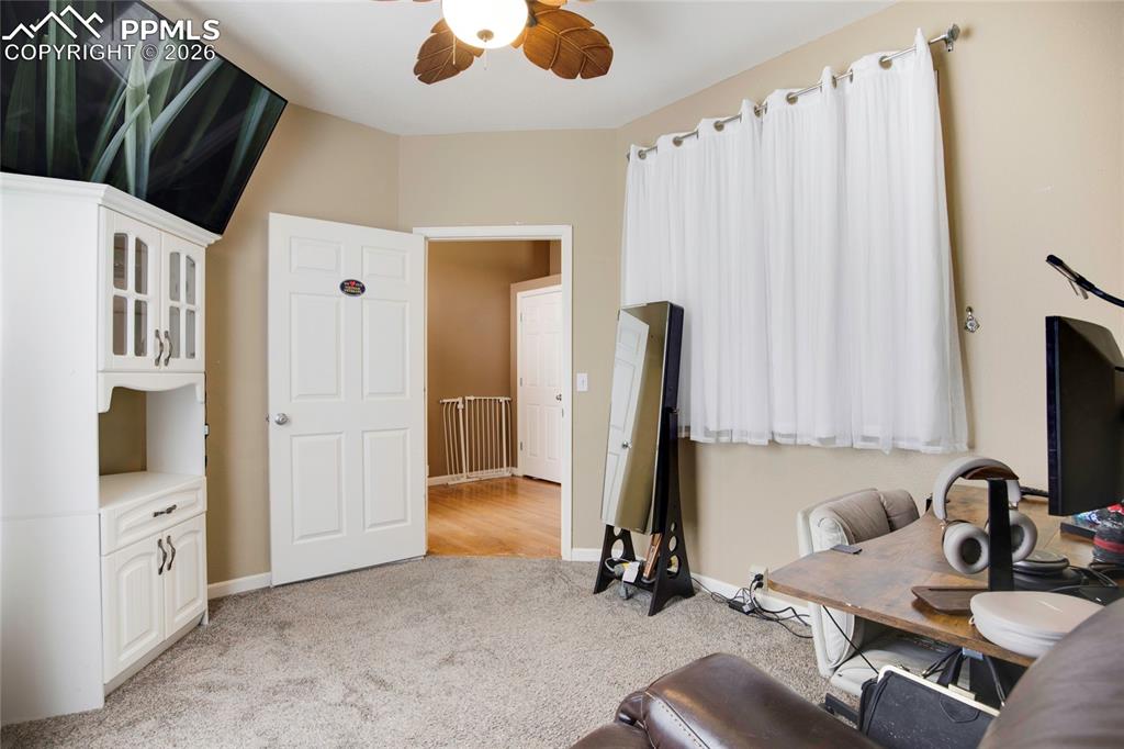 Image 8 of 36: Office